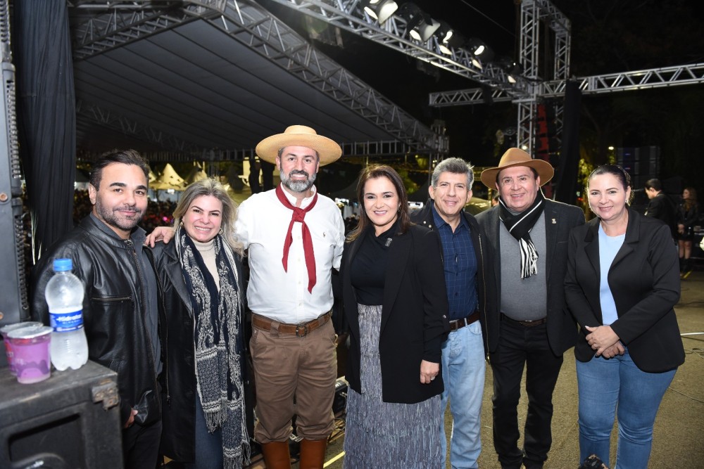 Abertura do Arraial de Santo Antônio é sucesso com muita energia