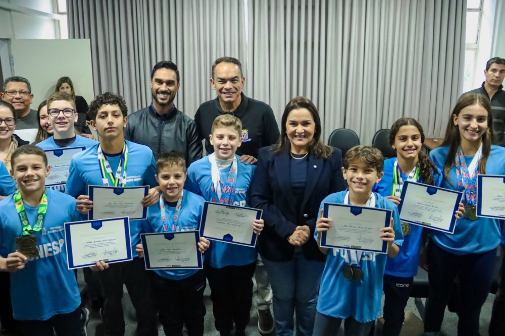 Adriane Lopes homenageia atletas campo-grandenses destaques de 2025 no esporte