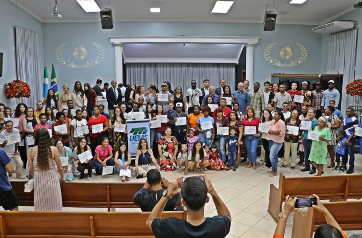 Programa UEMS Acolhe transforma realidade de 4 mil imigrantes com cursos em MS