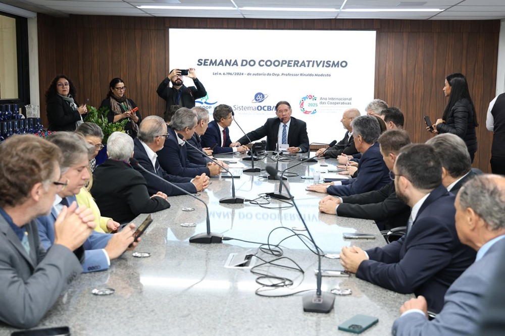 Gerson Claro preside encontro na ALEMS honrando o progresso cooperativista em MS