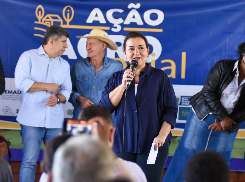 Adriane Lopes promove Ação Agro Social com doação de maquinário ao Quilombo Buriti