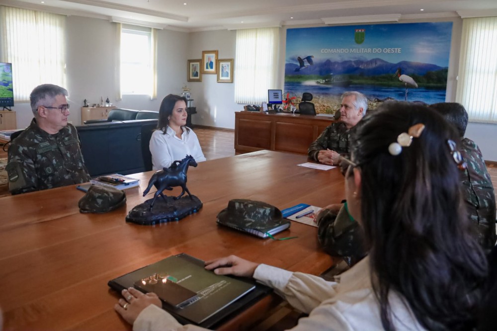 Adriane Lopes destaca Exército como parceiro estratégico em cultura e saúde no município
