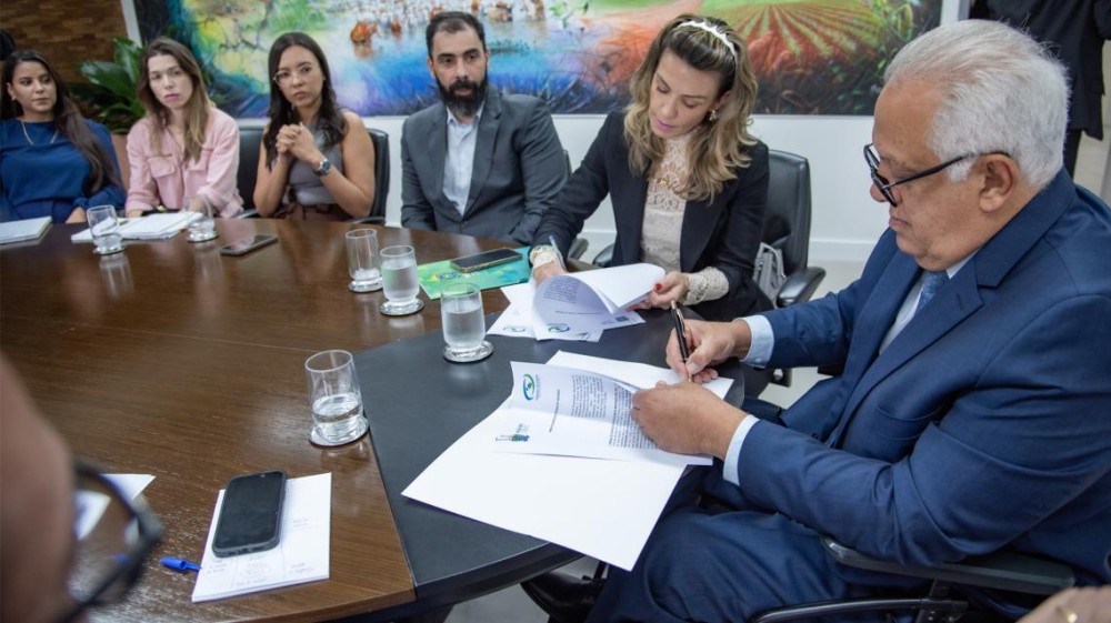 Presidente Flávio Kayatt recebe procuradora Ana Carolina para assinar Termo do REFIC