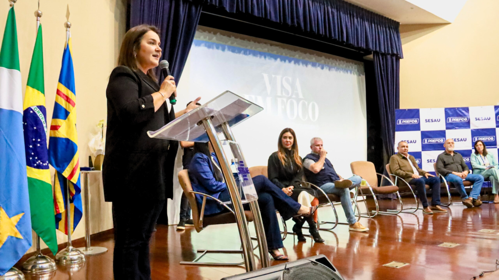 Prefeita Adriane Lopes propõe inovação na vigilância sanitária em discurso de abertura