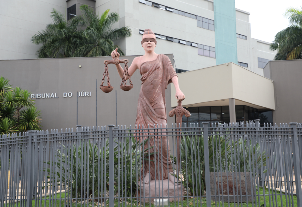 Tribunal do Júri da capital condena três réus por feminicídio como crime autônomo