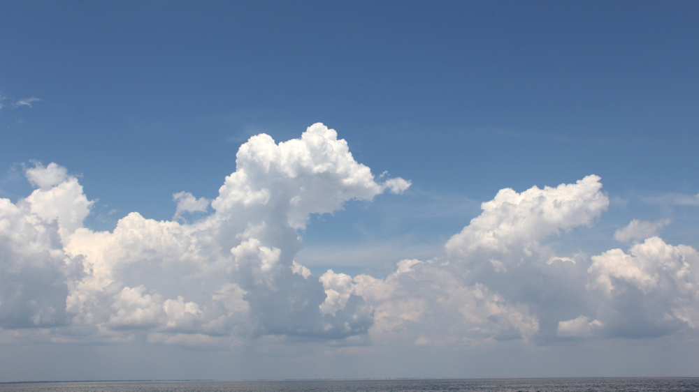 Setembro abre com temperaturas altas, tempo seco e possibilidade de tempestades