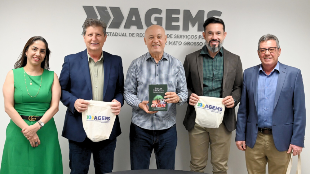 Carlos Assis recebe prefeito e lideranças para alinhar avanços e novos projetos regulatórios em MS