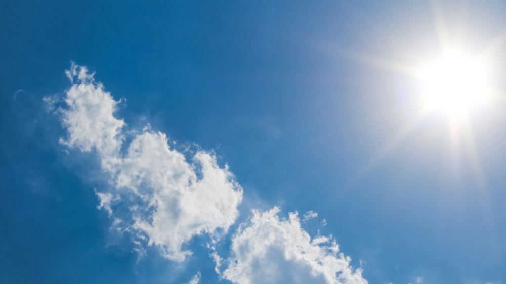 Calor extremo e tempo seco dominam MS; oeste tem pancadas isoladas e rajadas de vento