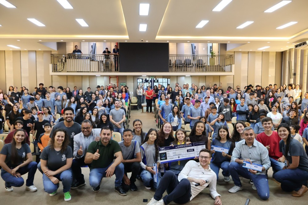 Prefeito Lucas Foroni fortalece política educacional: prêmio vira ponte entre escola, tecnologia e mercado
