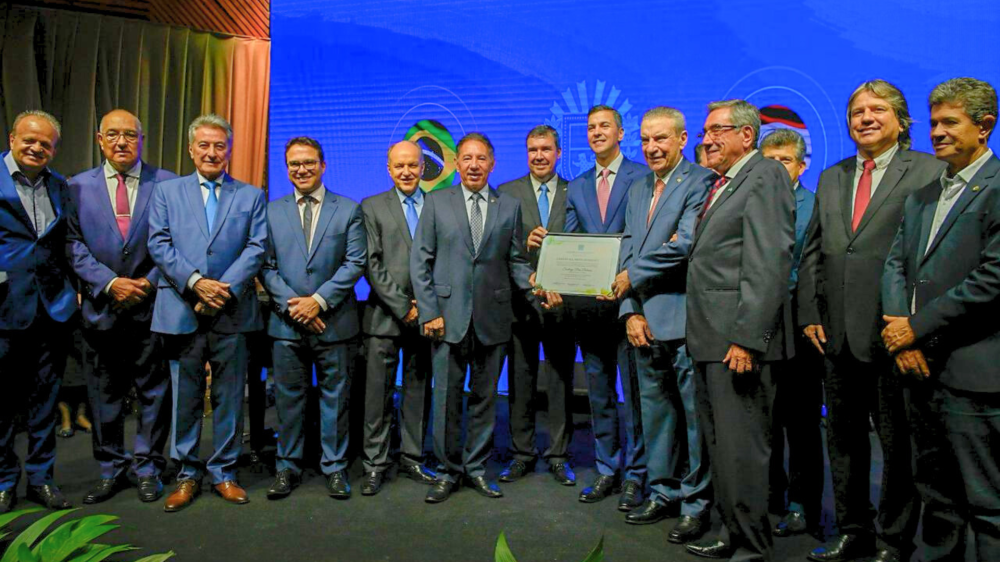 Gerson Claro ressalta que a honraria a Santiago Peña reconhece liderança regional e estreita laços bilaterais