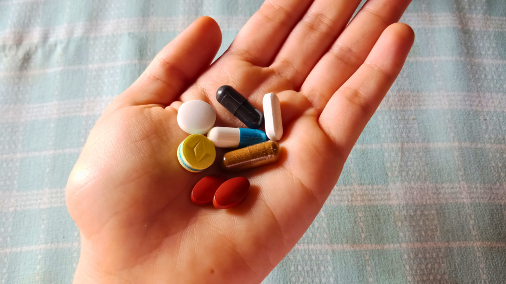 OMS alerta: resistência a antibióticos cresce no mundo e acende sinal de alerta para saúde pública
