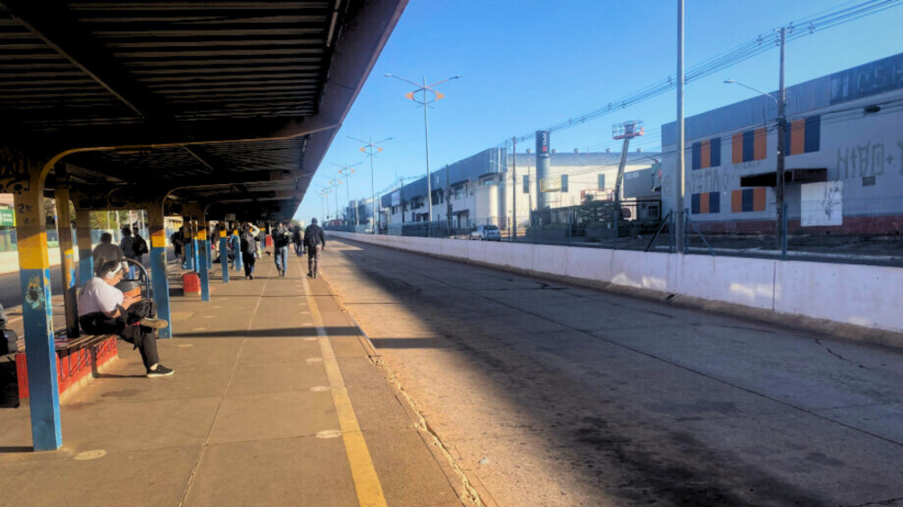Atraso no pagamento provoca protesto de motoristas e Campo Grande amanhece sem ônibus