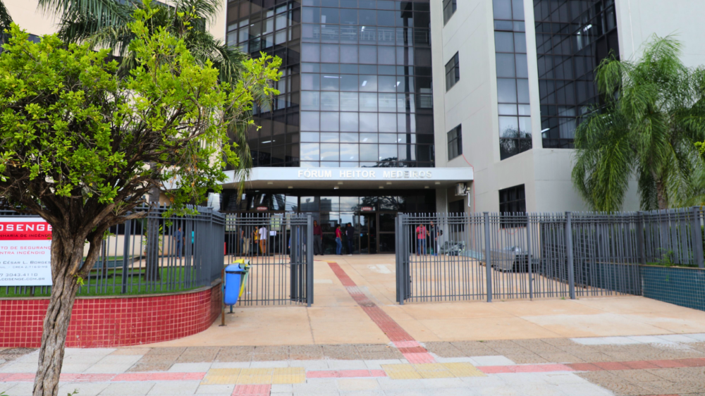 Difamação contra piscineiro na internet gera ação judicial e condenação por danos morais