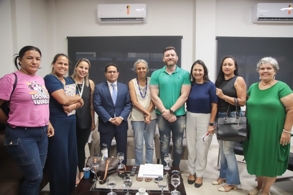 Falta de fraldas e suplementos leva mães atípicas a buscarem apoio dos vereadores