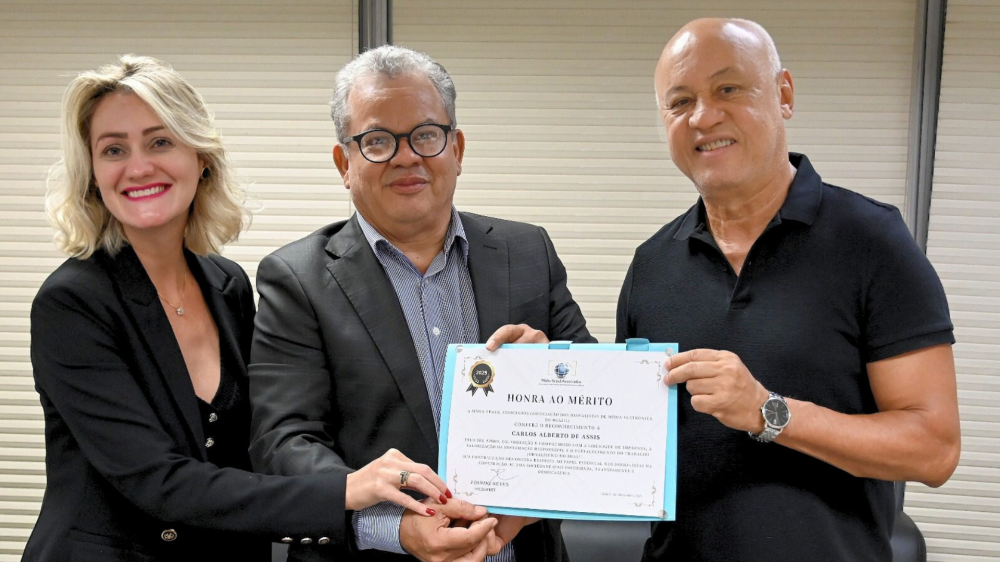 Carlos Assis é homenageado pela Associação Nacional de Jornalistas de Mídia