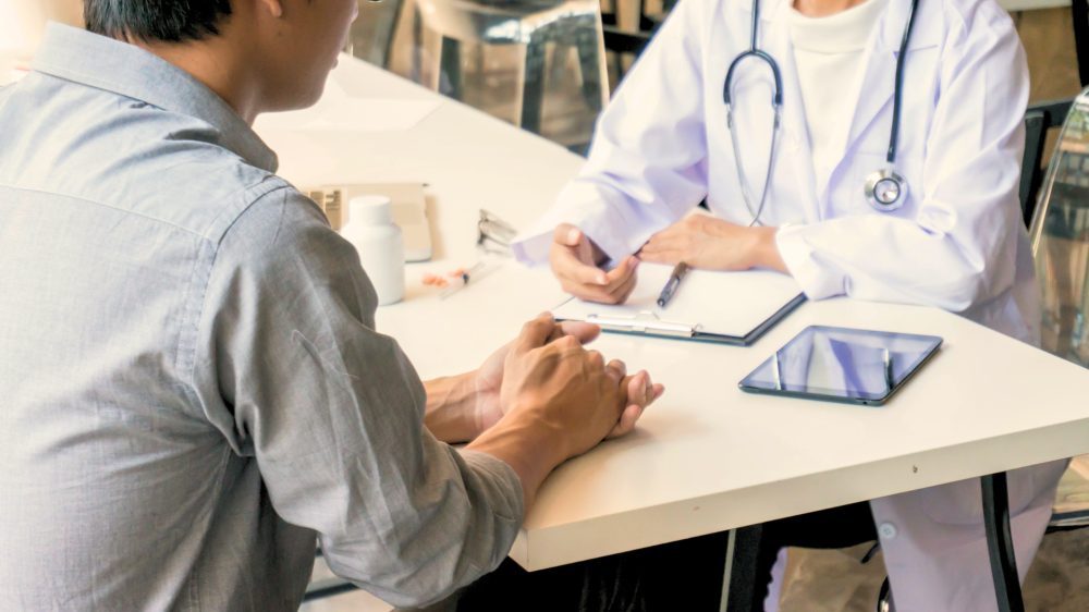Fim do papel: atestado médico será apenas digital a partir de 2026