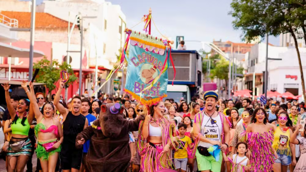 Campo Grande oferece esquenta de carnaval e teatro neste fim de semana