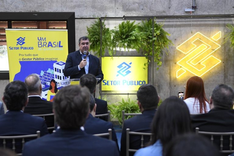 Governador Eduardo Riedel prestigia a inauguração de unidade do Banco do Brasil dedicada ao setor público
