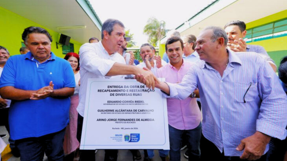 Governador Eduardo Riedel entrega obras de infraestrutura em Rochedo