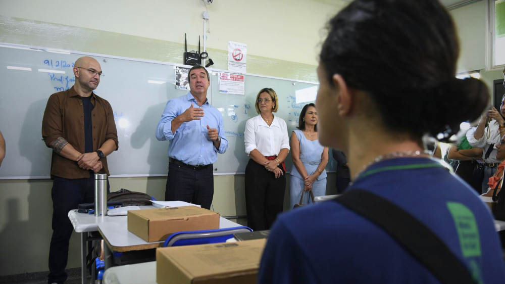 Riedel celebra volta às aulas com 180 mil alunos em escolas renovadas