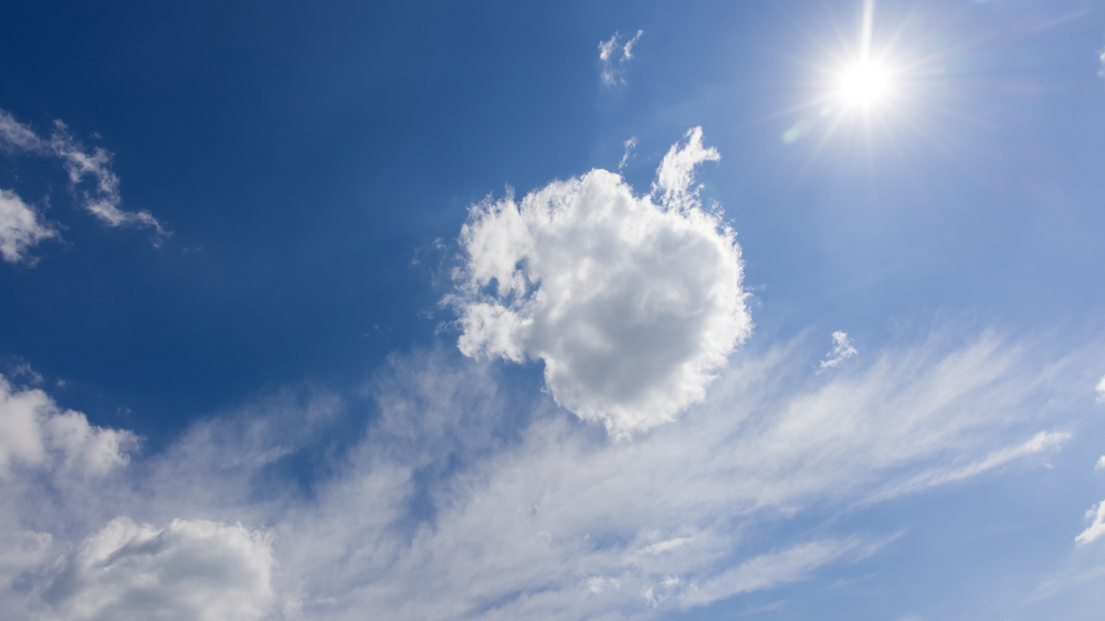Sol e pancadas isoladas de chuva marcam o domingo na Capital