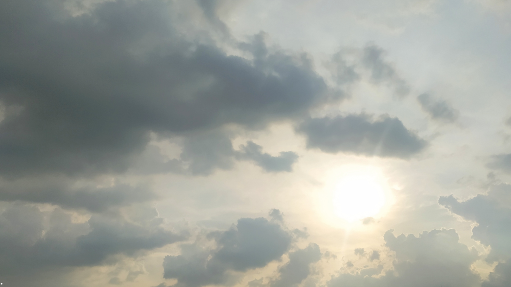 Terça-feira começa ensolarada com pancadas de chuva em Campo Grande