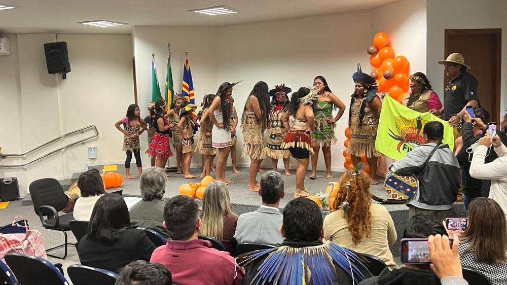 Prefeitura de Campo Grande lança livro em terena sobre infância indígena