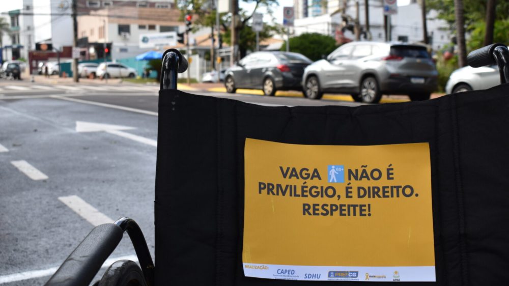 Campanha pede respeito às vagas de idosos e PCDs