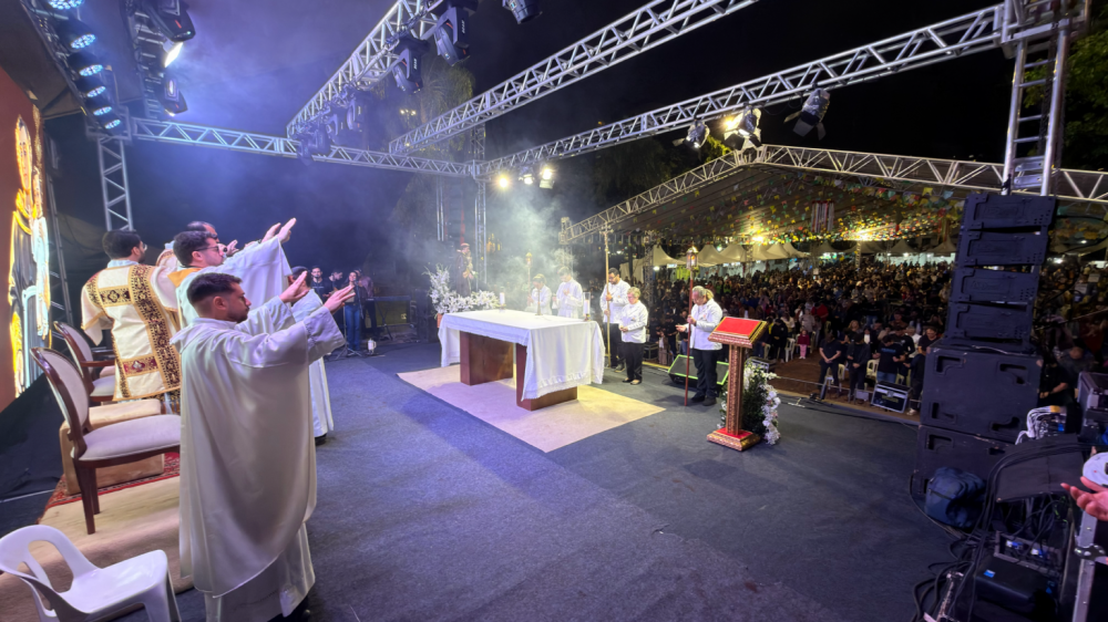 Santo Antônio atrai milhares de fiéis e encerra festa tradicional