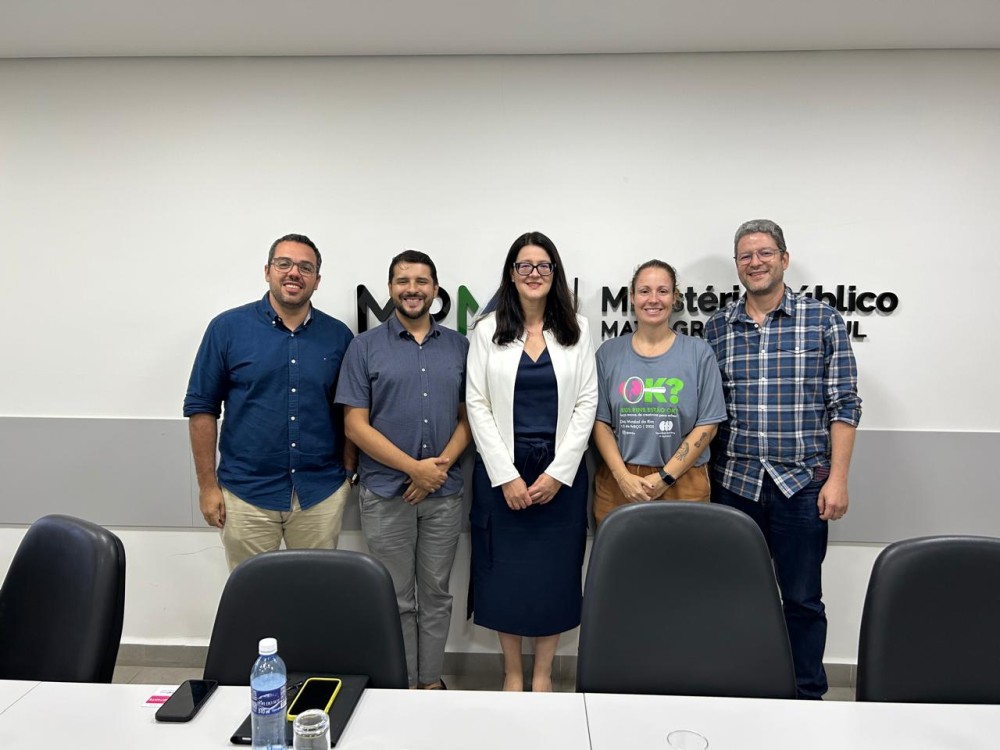 Promotora Daniela Guiotti, do MPMS, se reúne com equipe de transplantes da Santa Casa no Dia Mundial do Rim