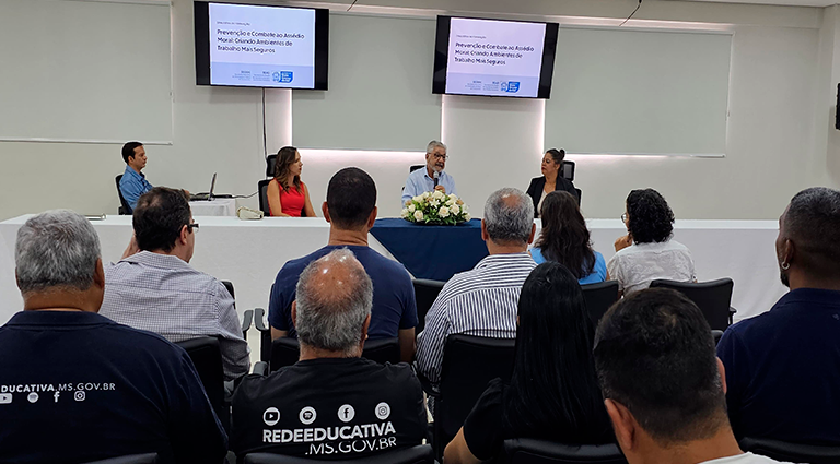 Assédio no trabalho é tema de palestra organizada pela Escola do Consumidor