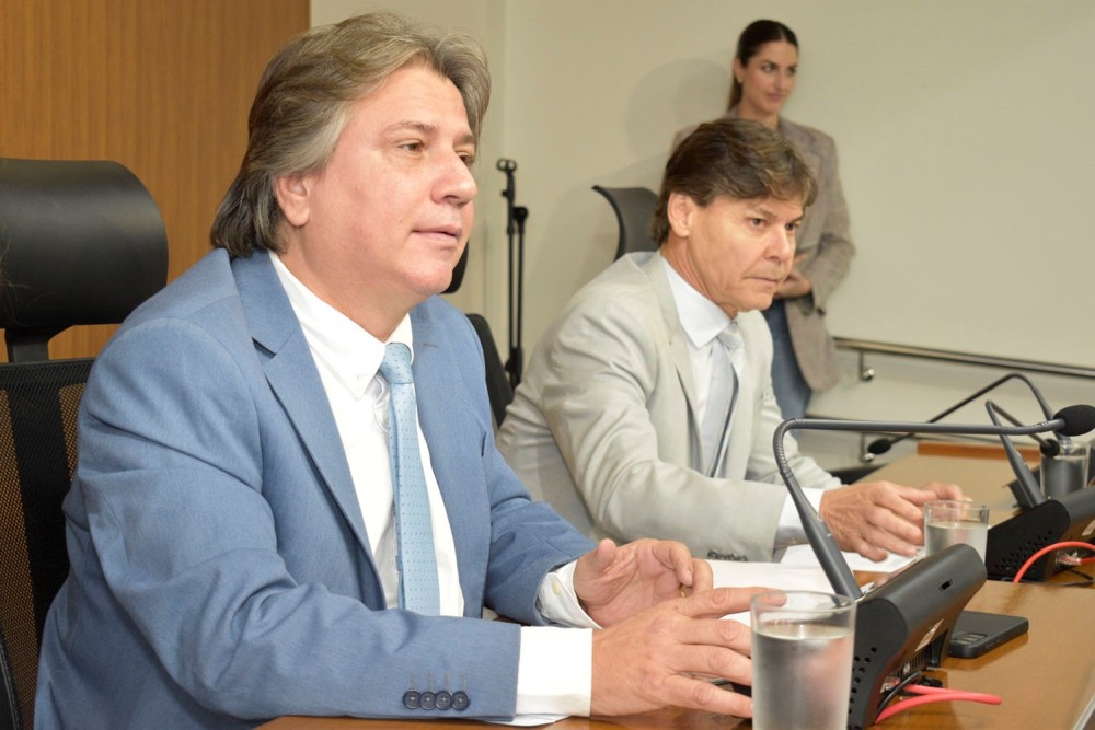 CCJR analisa projetos e aprova parecer favorável ao PL 35/2025 de Caravina