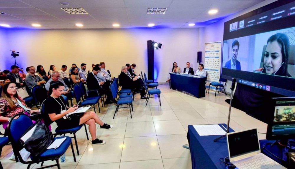 TCE-MS integra debate sobre saneamento e recursos hídricos em evento nacional