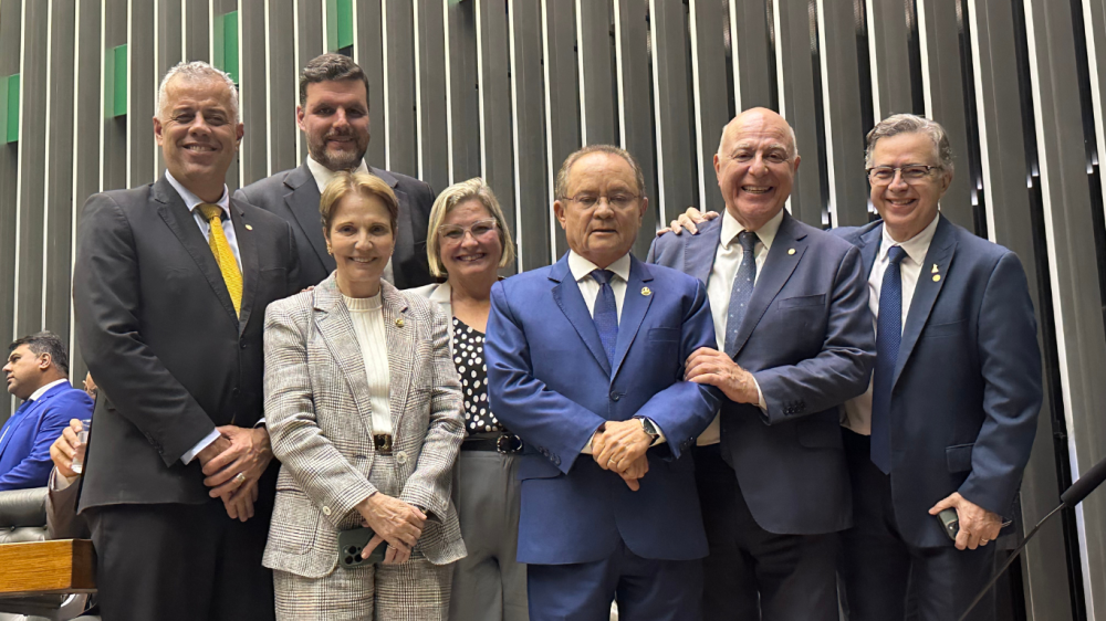 Senadora Tereza Cristina celebra aprovação de projeto que fortalece defesa econômica do Brasil