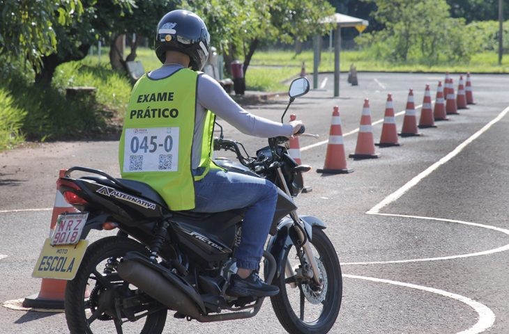 Detran-MS avança na regularização de CNHs e entrega 173 mil documentos pendentes da pandemia