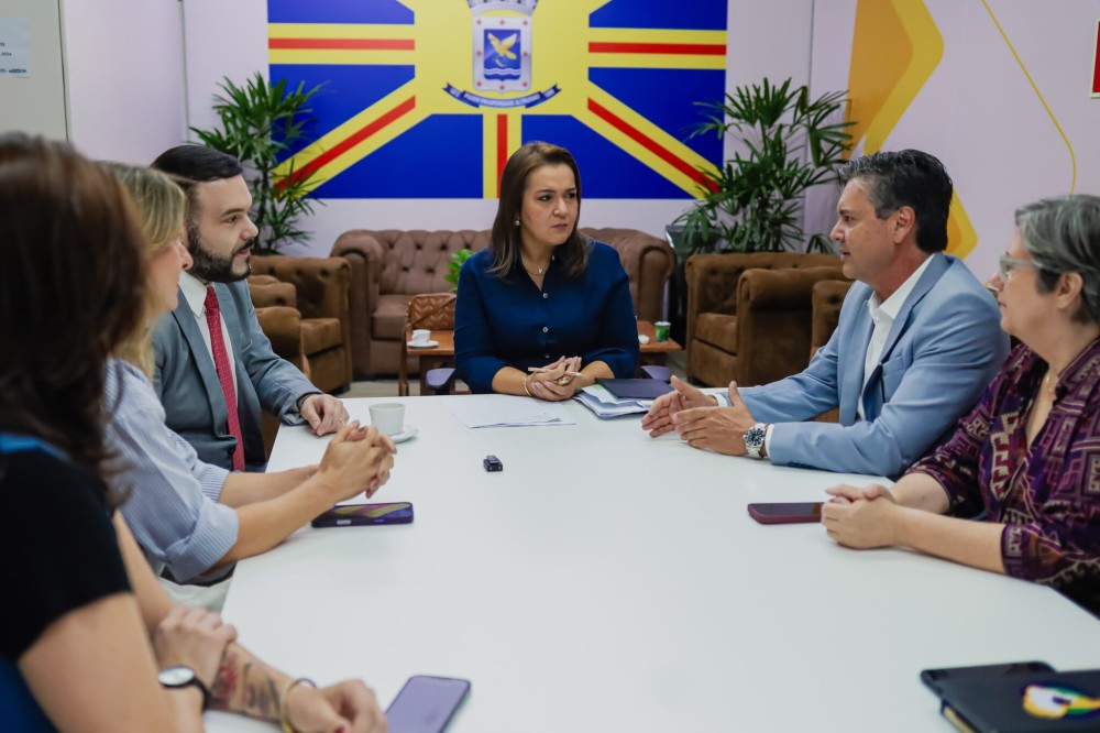 Prefeita Adriane Lopes destaca inovação e sustentabilidade no estande da Expogrande
