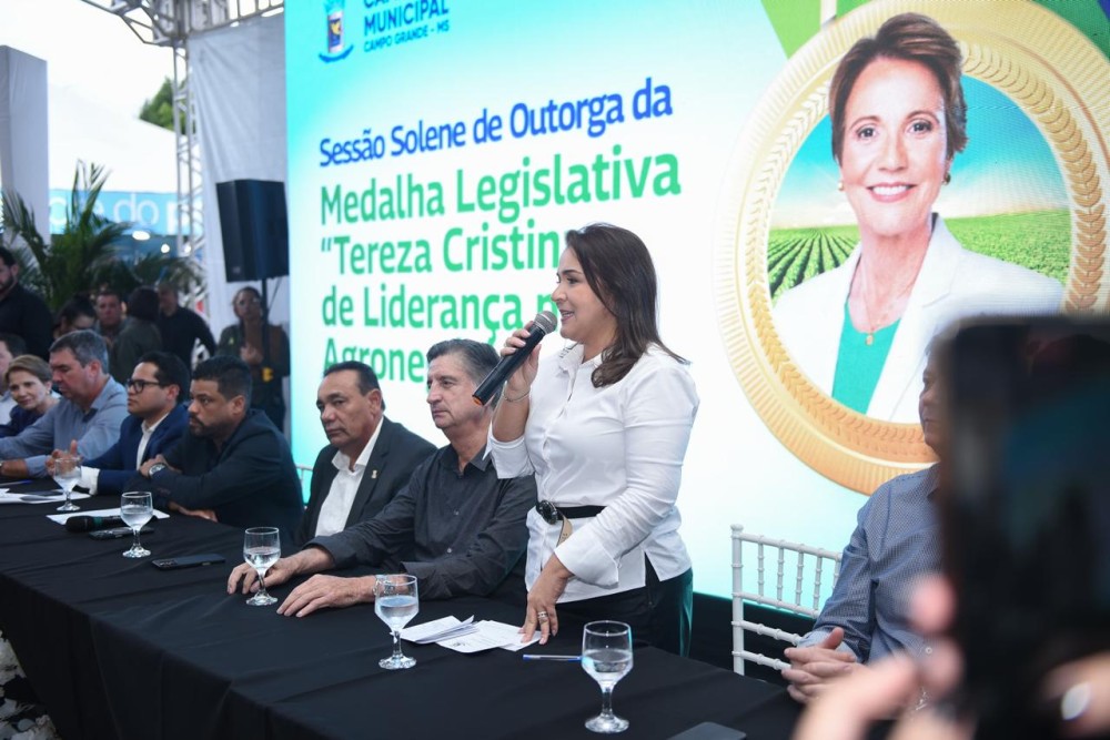 Adriane Lopes participa de cerimônia da Câmara em reconhecimento a nomes do agronegócio
