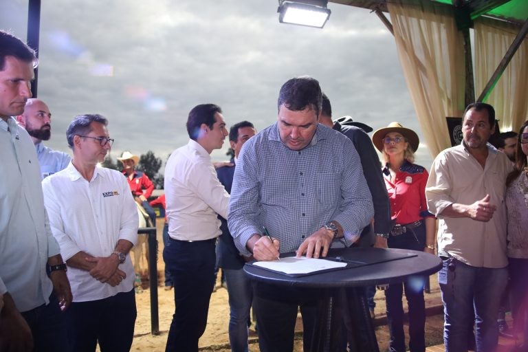 Eduardo Riedel lança projeto 'Laços da Cidadania' para fortalecer inclusão social