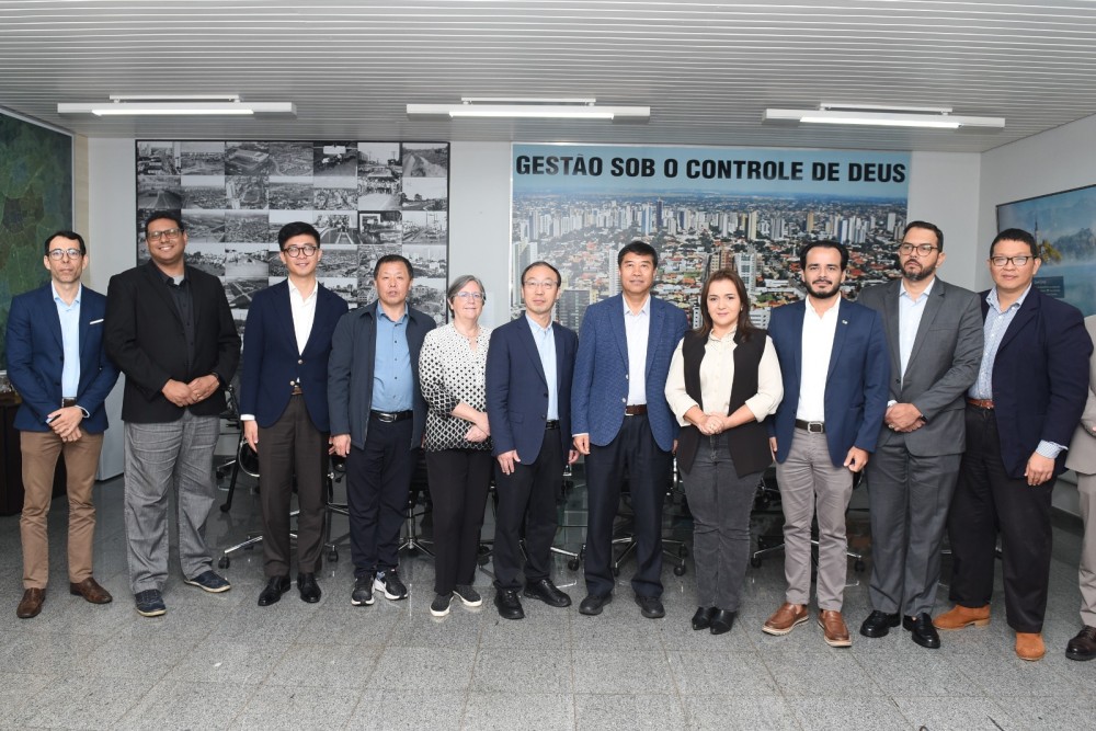 Adriane Lopes recebe comitiva chinesa interessada em investir em MS
