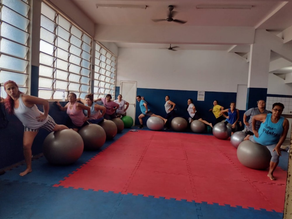 Pilates gratuito transforma a rotina de moradores no bairro Paulo Coelho Machado