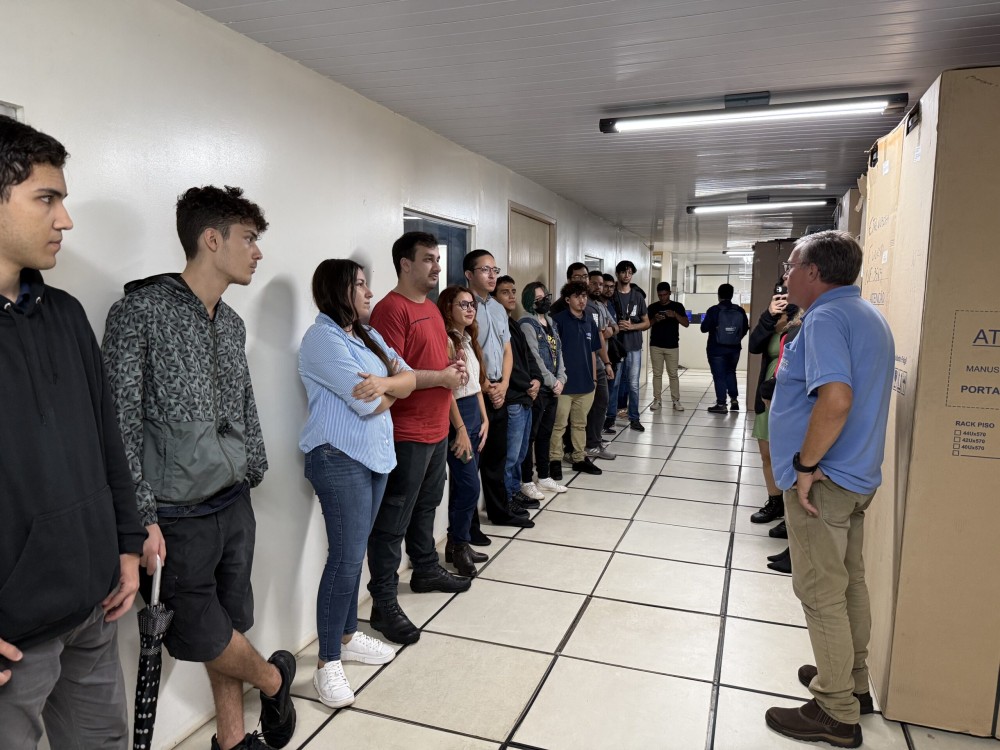 Visita ao datacenter da Agetec inspira alunos do Senac Hub Academy