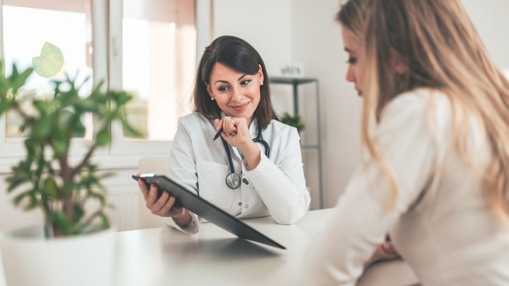 Mulheres lideram a medicina no Brasil: demografia médica 2025 revela avanços e desafios
