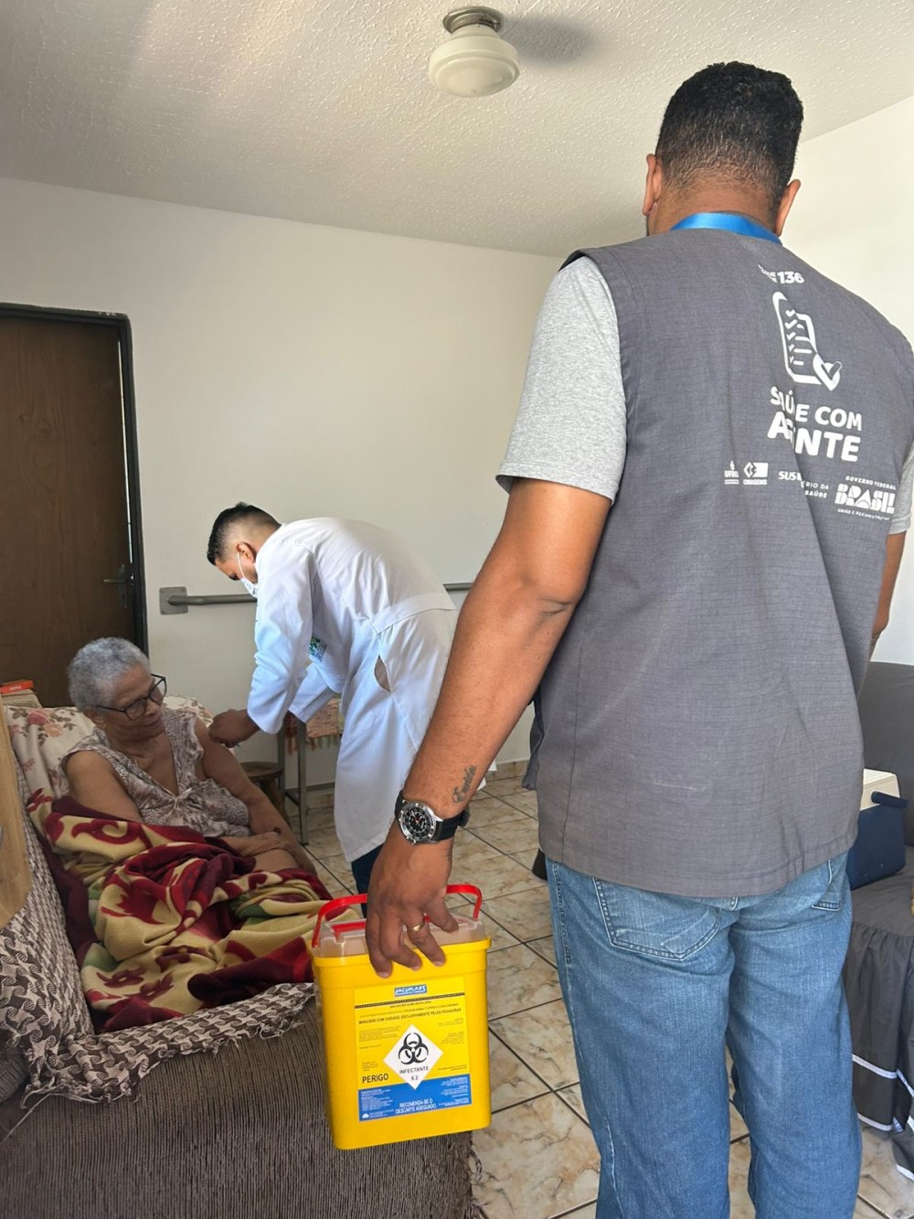 Sesau intensifica vacinação em domicílio para acamados diante do avanço de doenças respiratórias