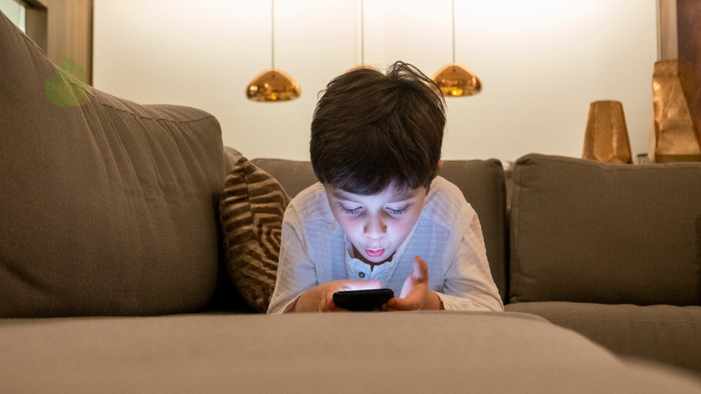 Excesso de telas em crianças pode simular sintomas de autismo