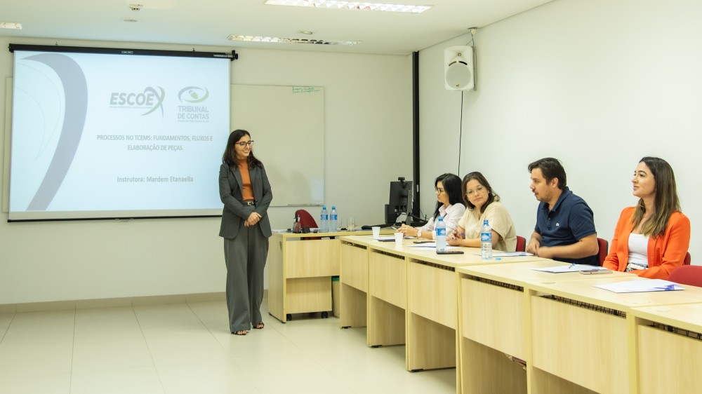 Mardem Etanaella ministra oficina de processos no TCE-MS nesta sexta-feira (16)